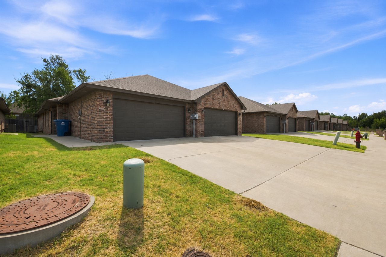 404 Chalk Hill Ct - Photo 2 of 20