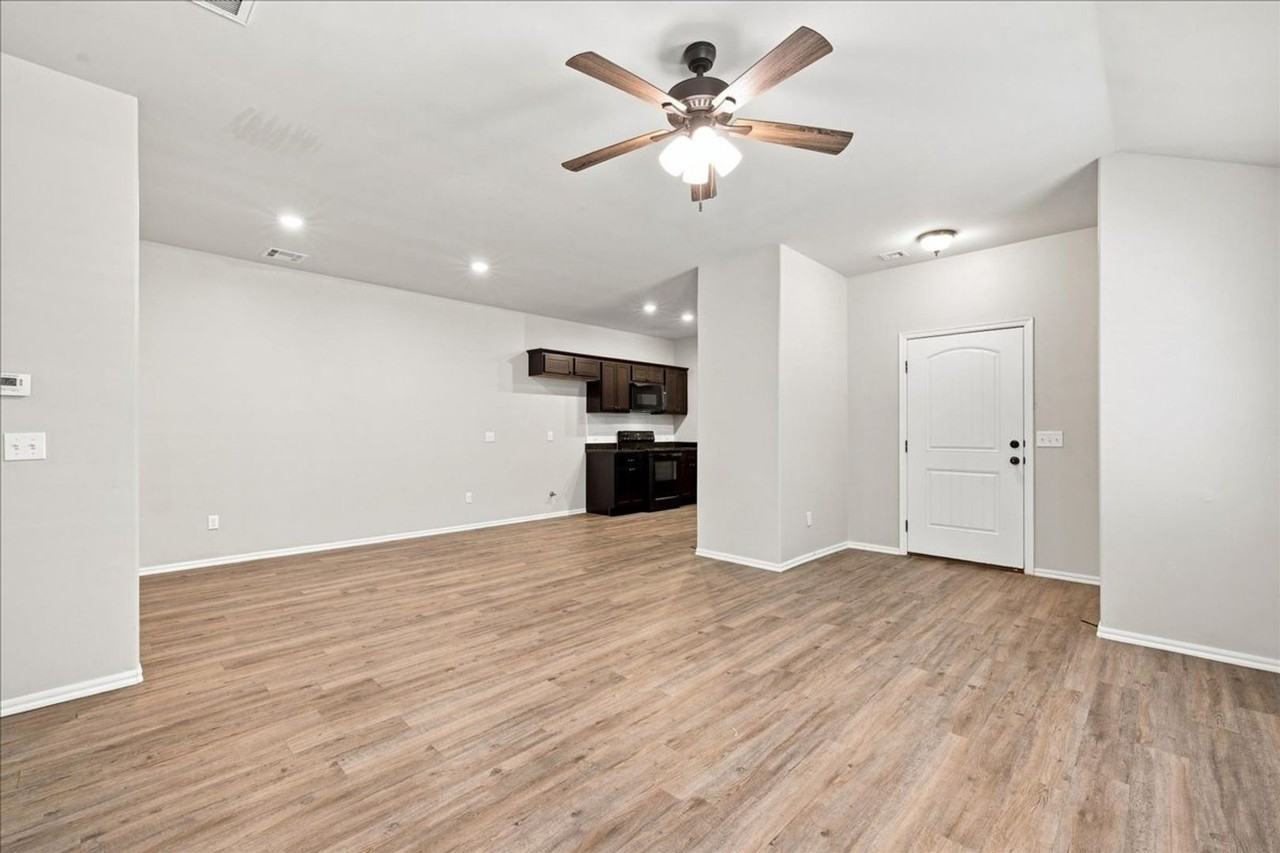 404 Chalk Hill Ct - Photo 4 of 20