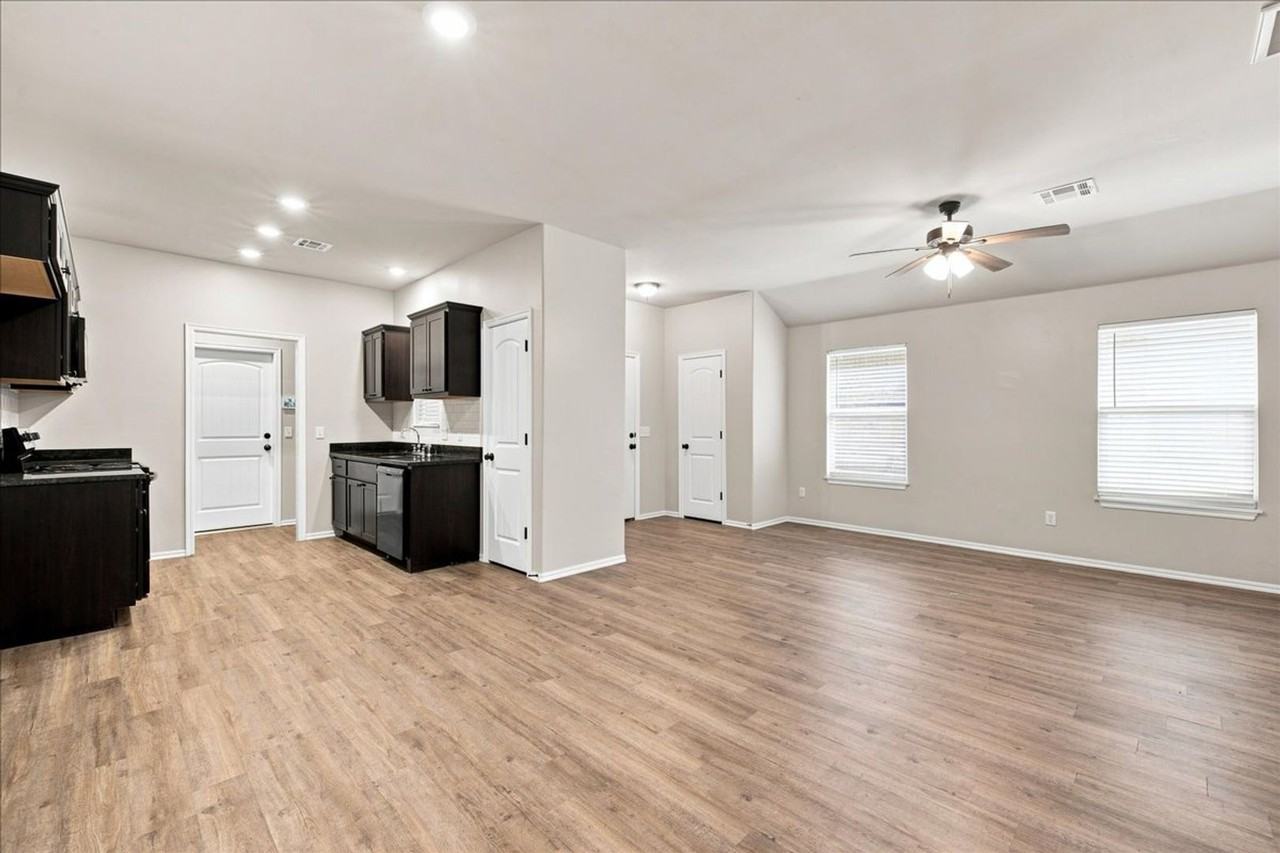 404 Chalk Hill Ct - Photo 6 of 20