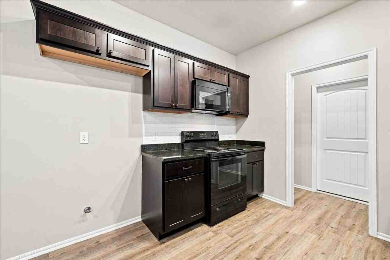 404 Chalk Hill Ct - Photo 7 of 20