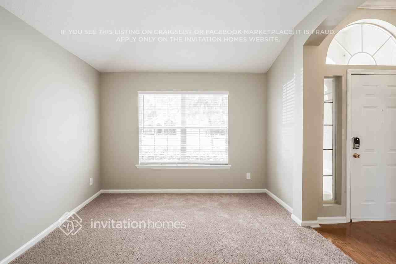 632 W Johns Creek Pkwy - Photo 2 of 21