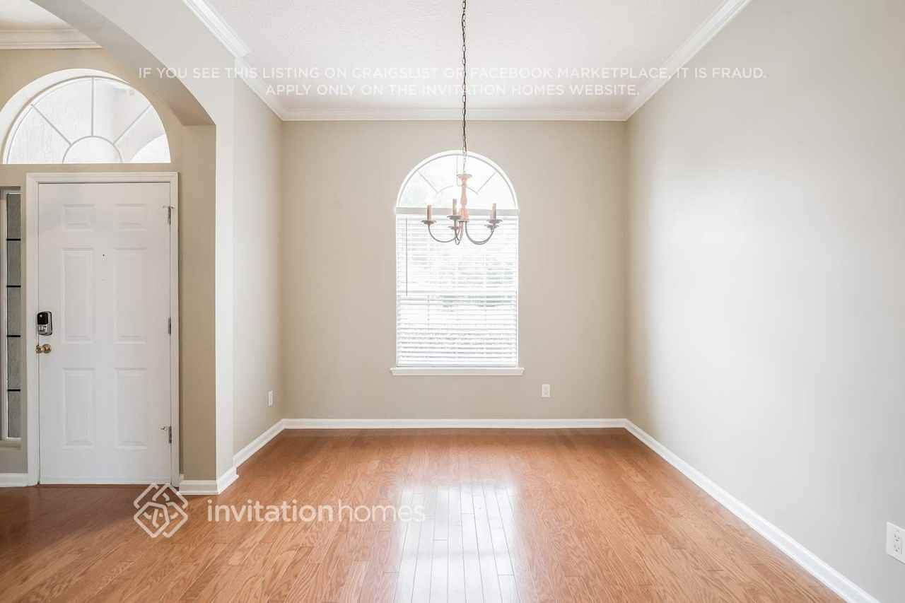 632 W Johns Creek Pkwy - Photo 3 of 21