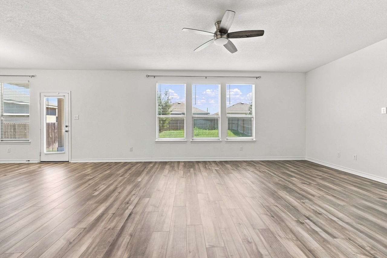 3802 Putnam Flds #1 - Photo 2 of 10