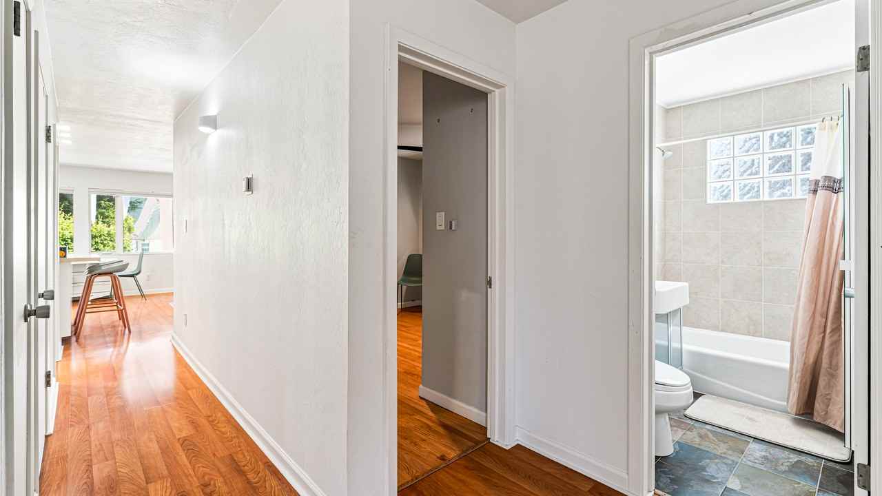 1423 Walnut St #4 - Photo 3 of 14