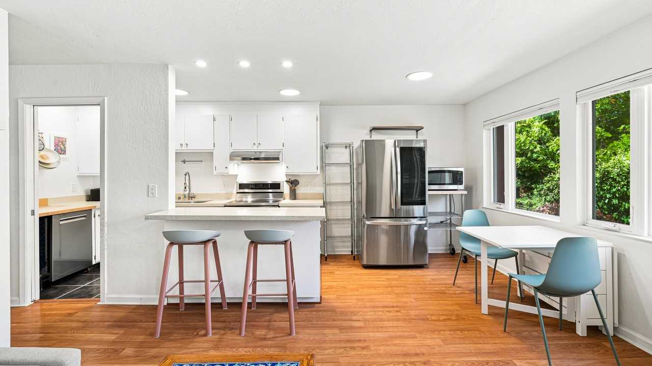 1423 Walnut St #4 - Photo 5 of 14