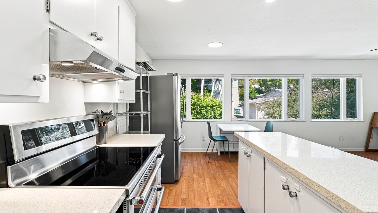 1423 Walnut St #4 - Photo 7 of 14
