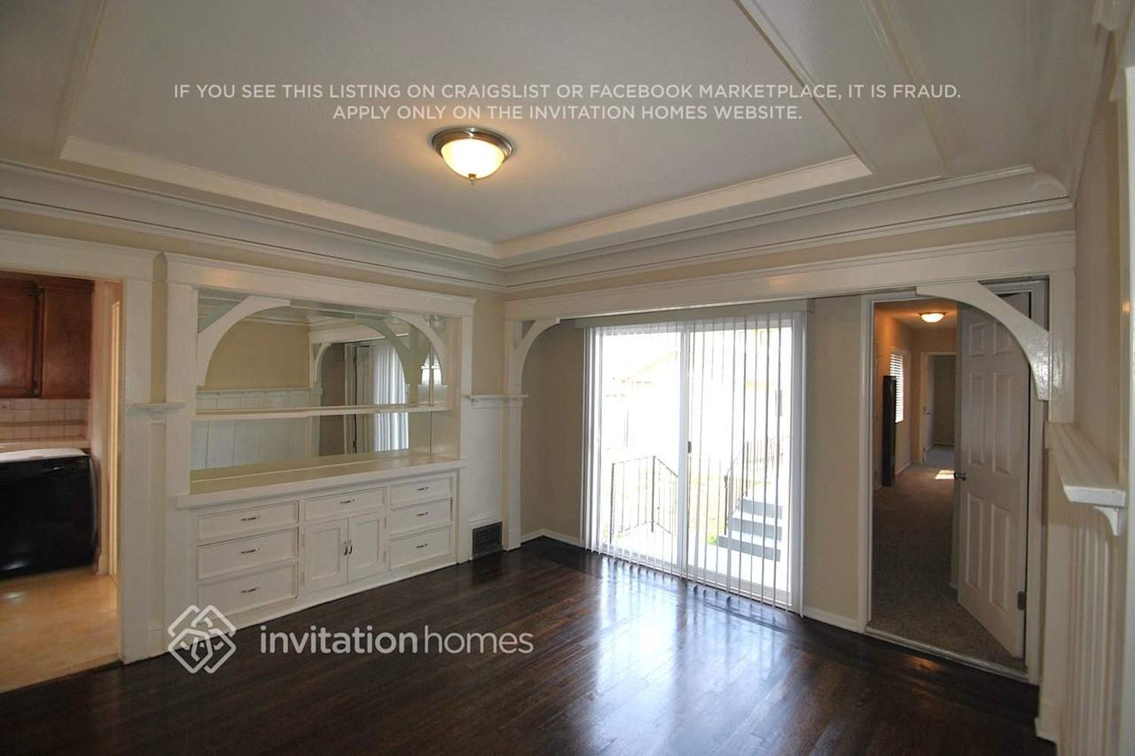1613 W 49th St - Photo 4 of 15