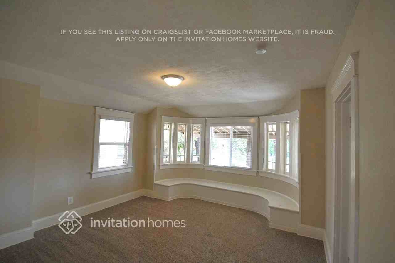 1613 W 49th St - Photo 6 of 15