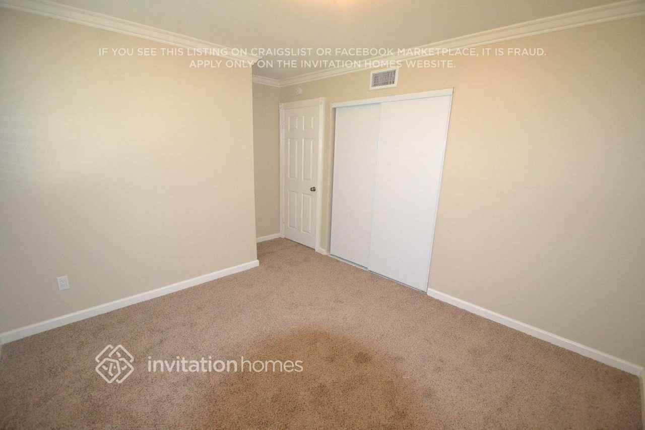 18931 Ingomar St - Photo 6 of 10