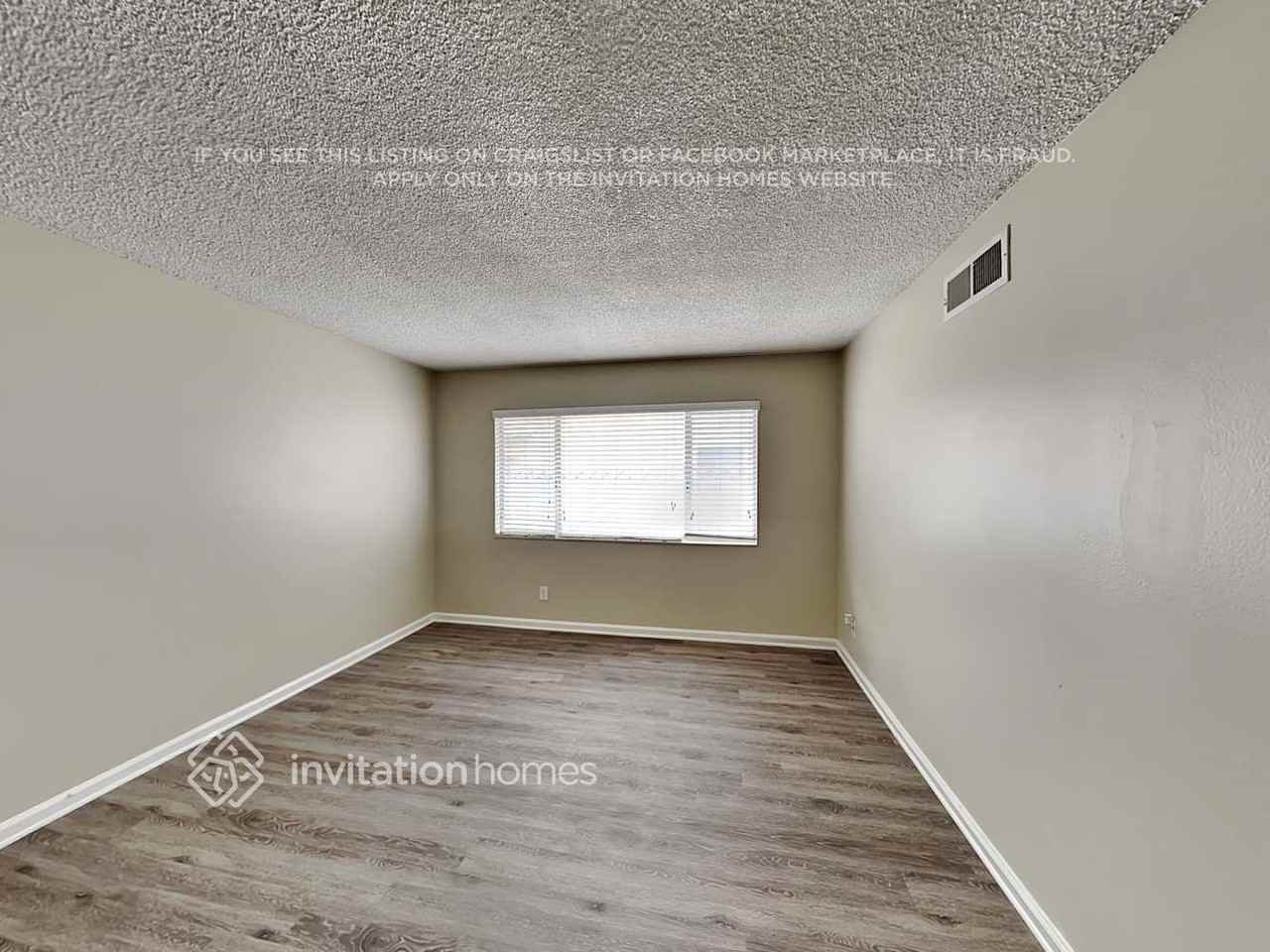 1406 E Elsmere Dr - Photo 3 of 17