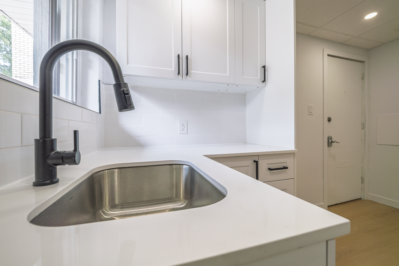8281 Av Des Vendéens — photo 1