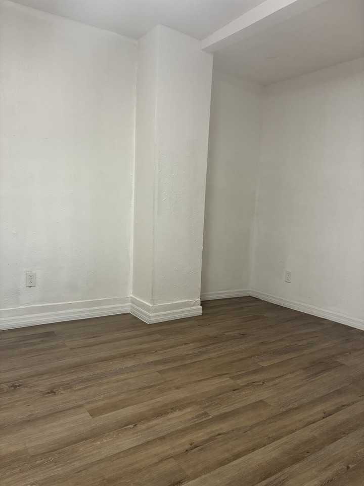 3311 N Pearl St #1 - Photo 4 of 11