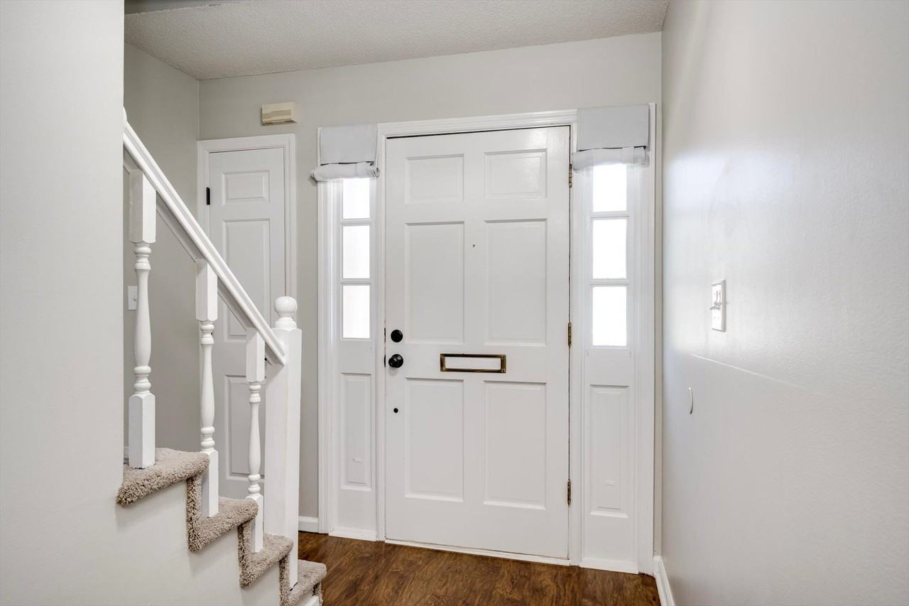 1054 Hickman Rd #1 - Photo 4 of 35