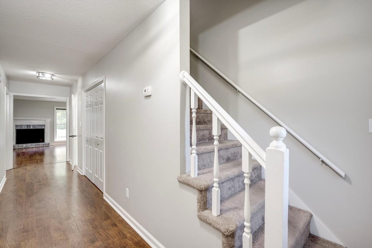 1054 Hickman Rd #1 - Photo 5 of 35
