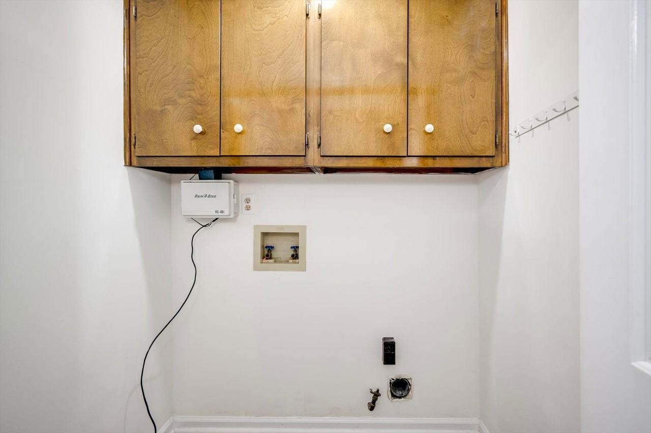1054 Hickman Rd #1 - Photo 6 of 35