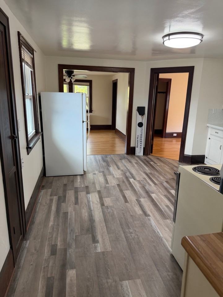 515 N Dewey St #B - Photo 3 of 11