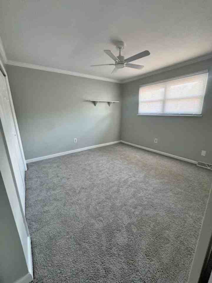 730 Harbor Ln - Photo 7 of 9