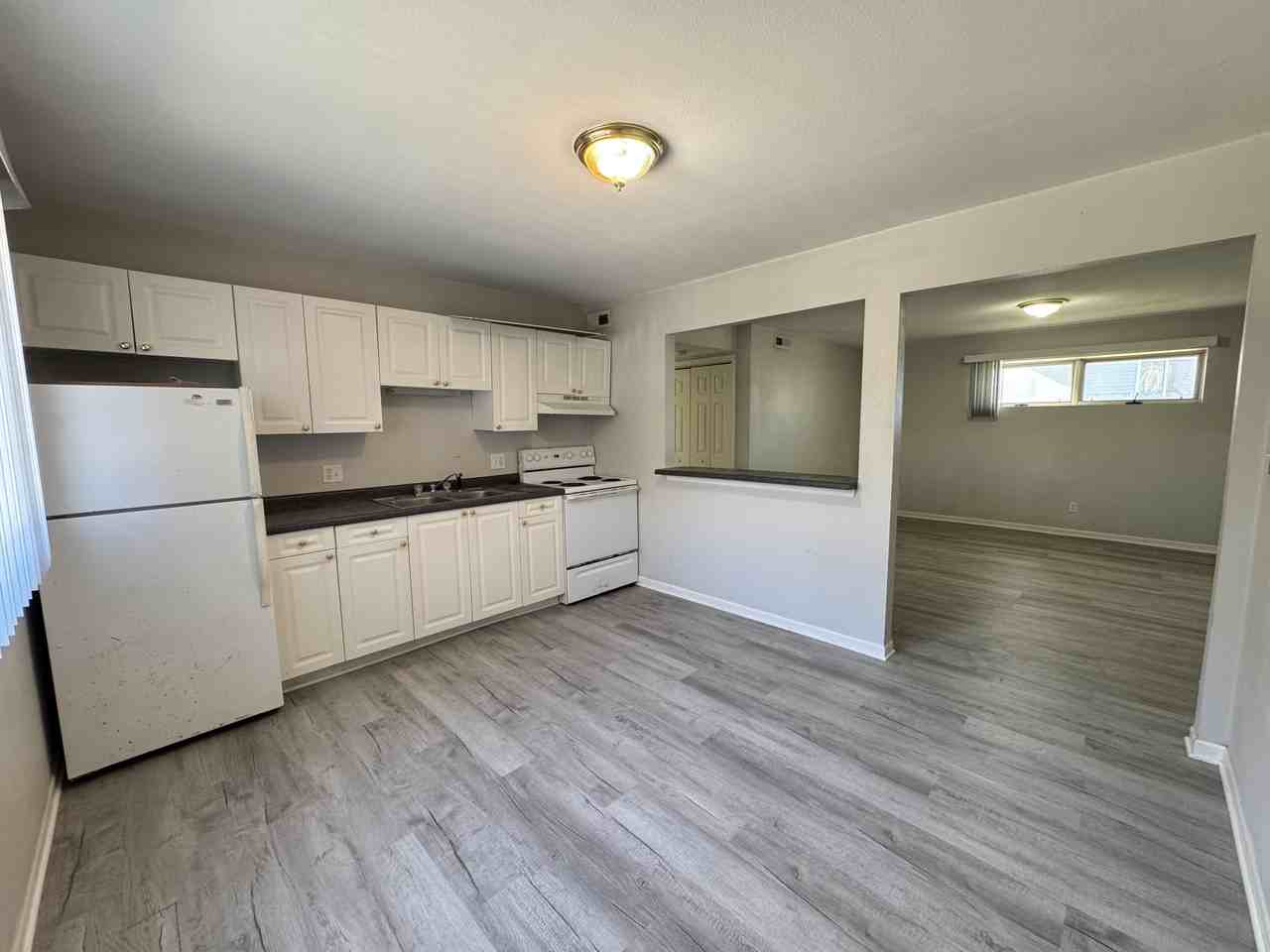 398 W Ash St #A - Photo 3 of 10