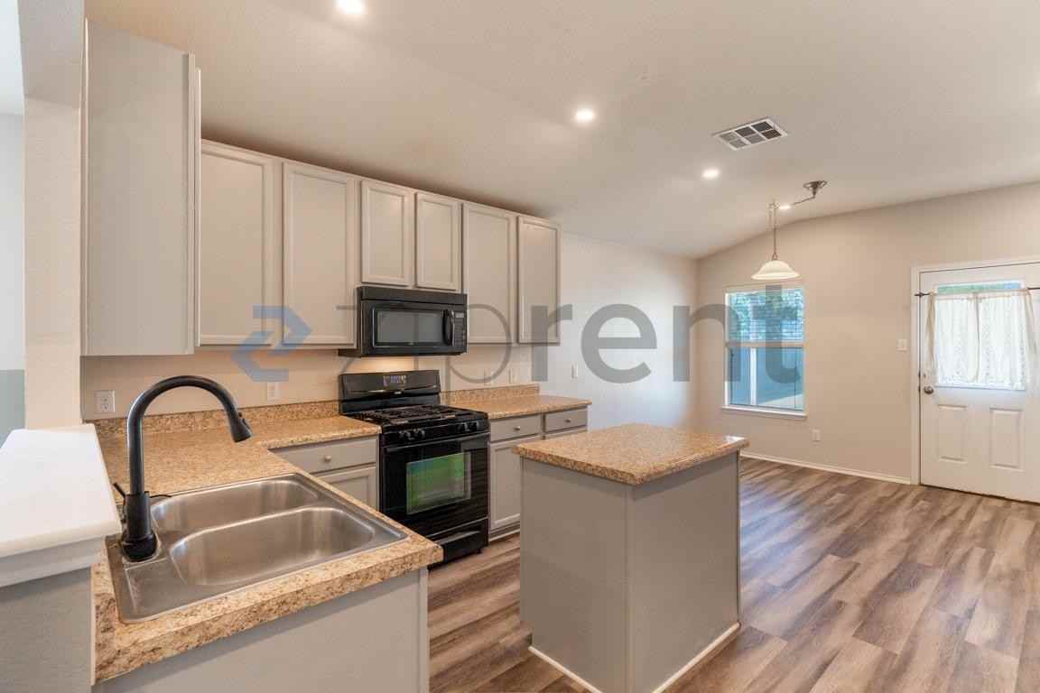 801 Encinita Dr - Photo 5 of 24