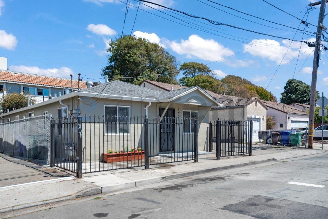 2421 Standard Ave #A - Photo 2 of 27