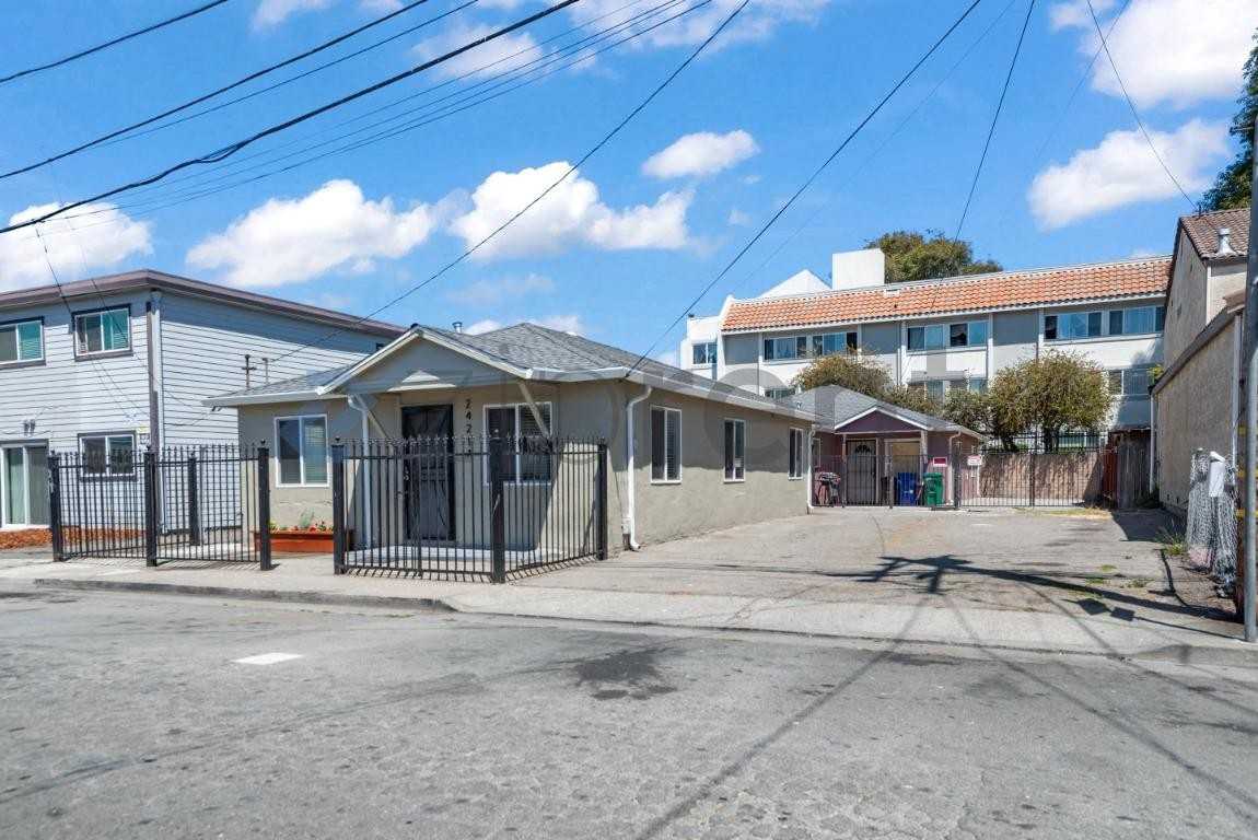 2421 Standard Ave #A - Photo 4 of 27