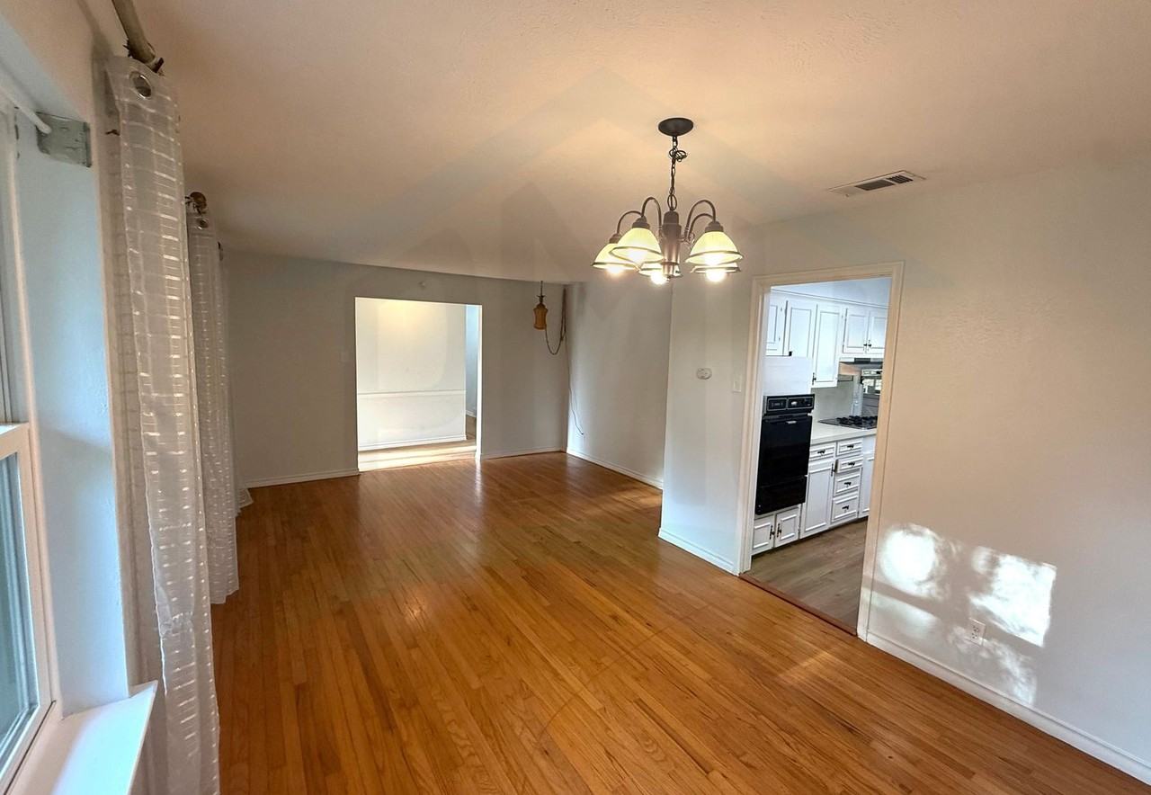 835 Hill City Dr - Photo 3 of 16