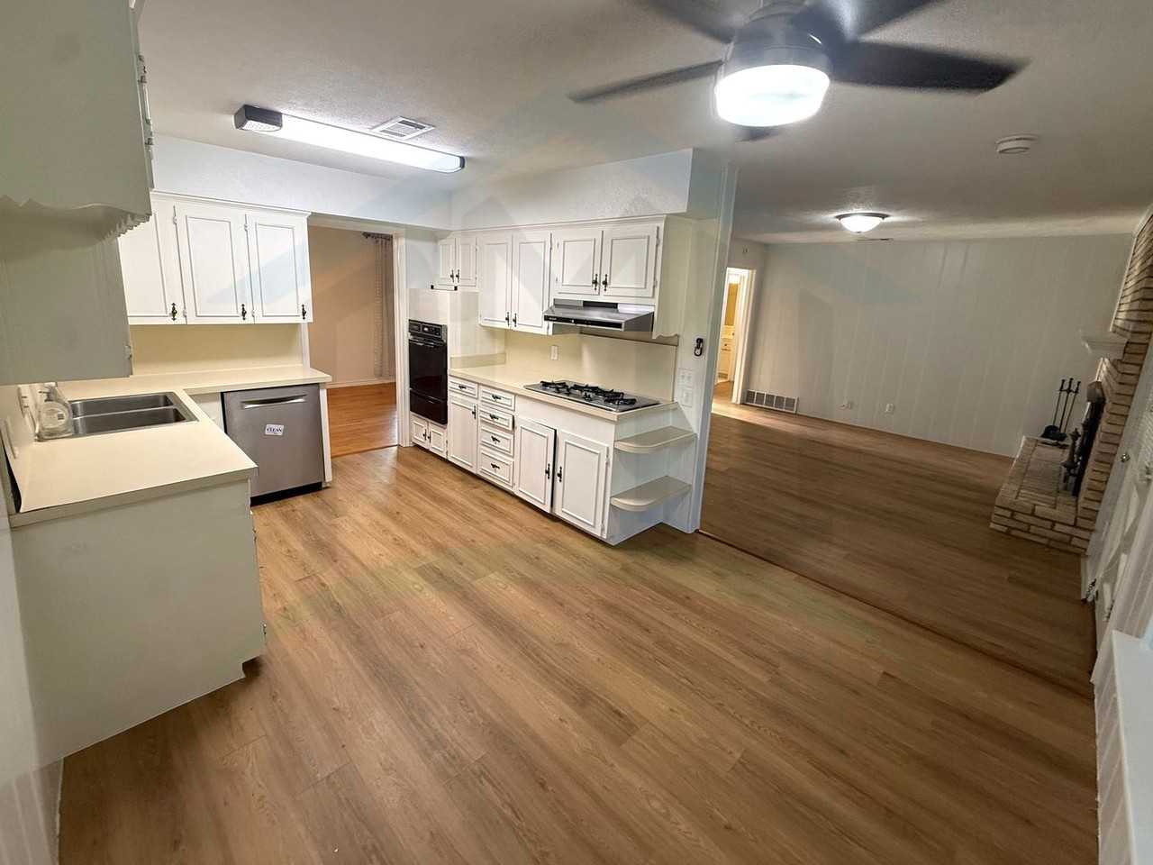 835 Hill City Dr - Photo 4 of 16