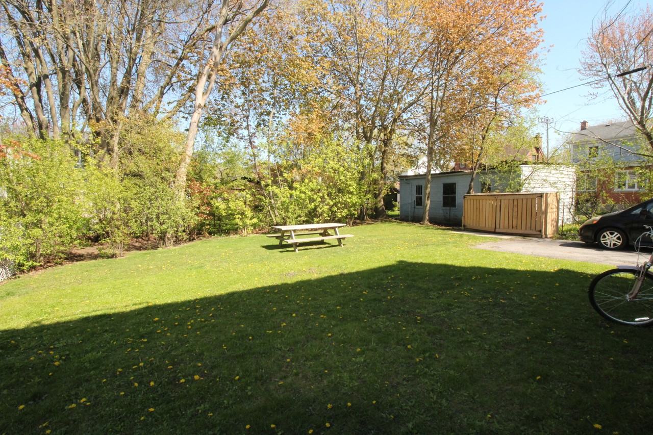 261 College Street - Photo 6 of 32