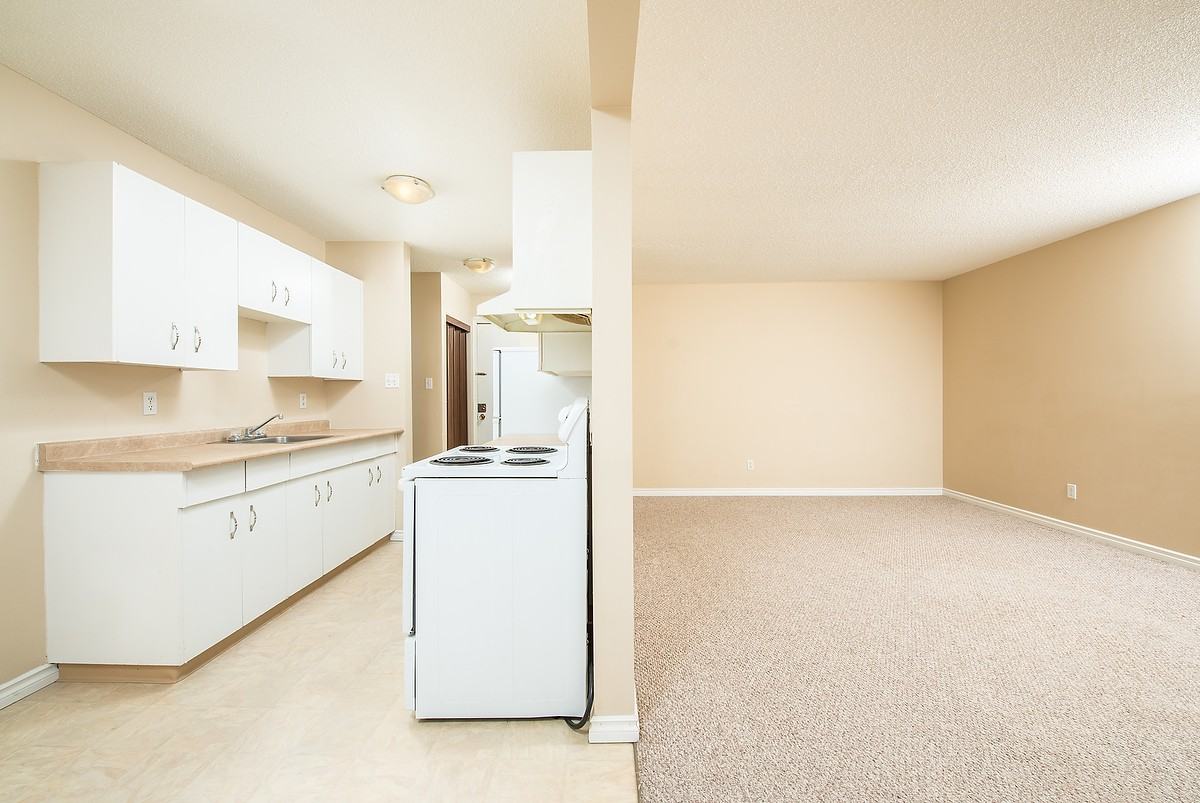 Highland House Apartments - Photo 4 of 21
