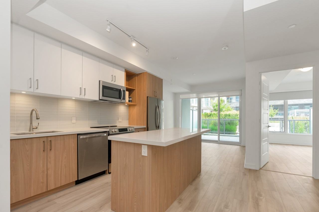 333 Sunseeker Ave, Innisfil, ON L9S 0R6, Canada - Photo 2 of 23