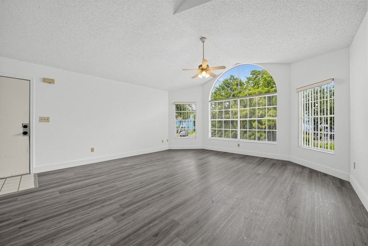 2719 N Poinciana Blvd - Photo 2 of 24