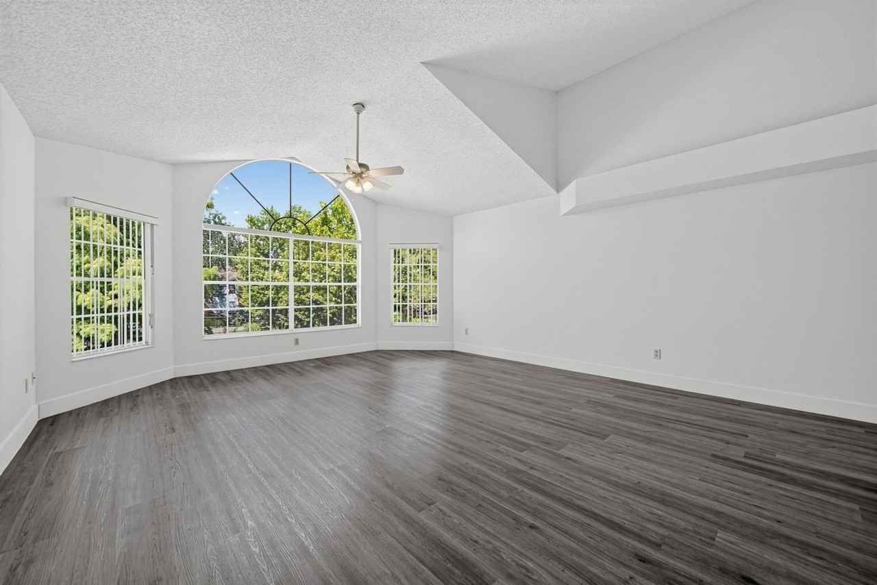 2719 N Poinciana Blvd - Photo 3 of 24
