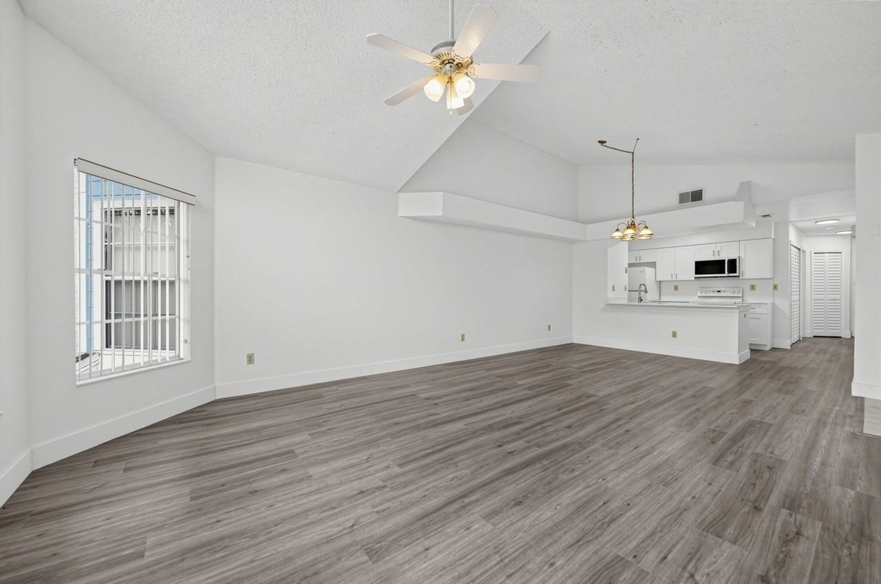 2719 N Poinciana Blvd - Photo 4 of 24