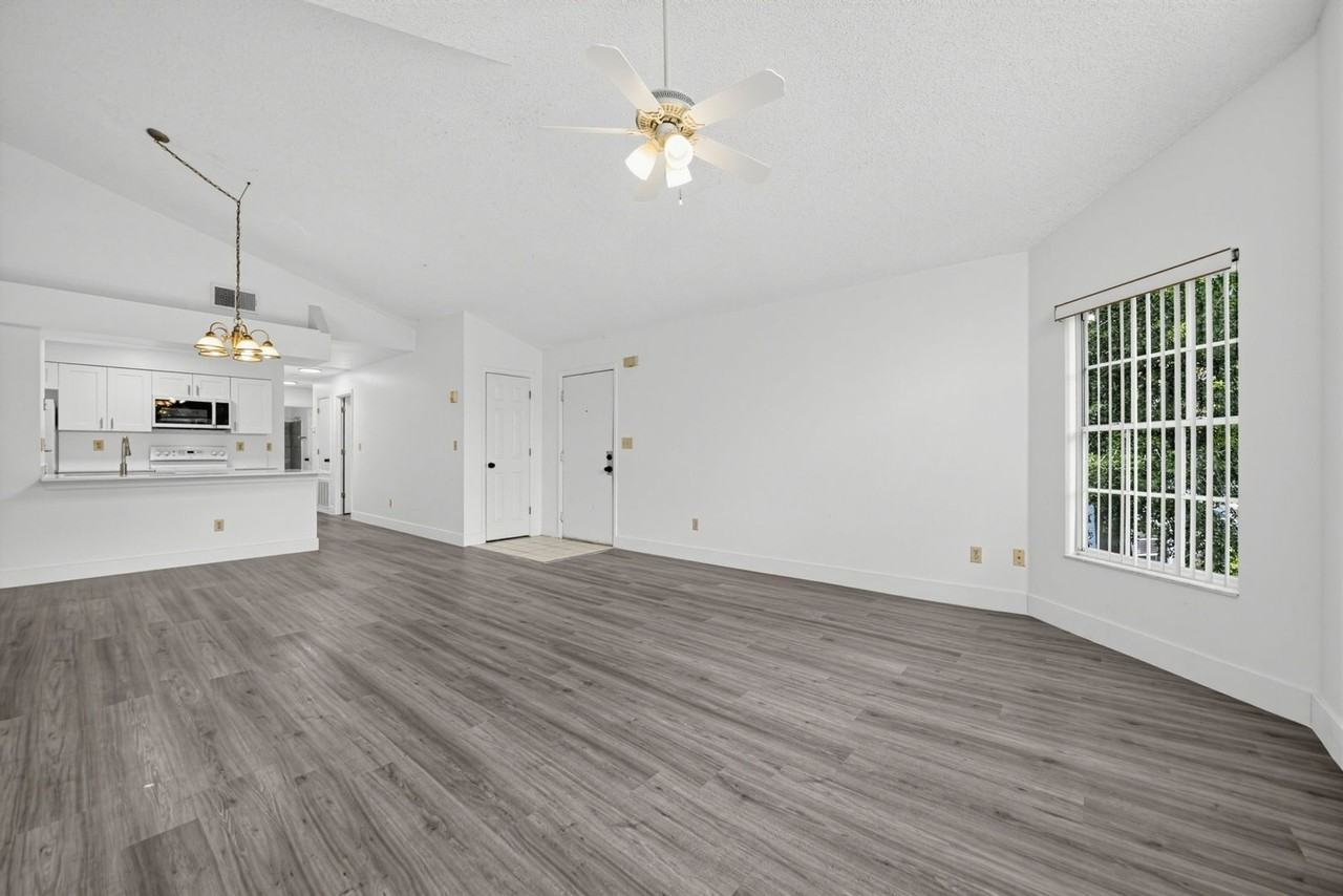 2719 N Poinciana Blvd - Photo 5 of 24