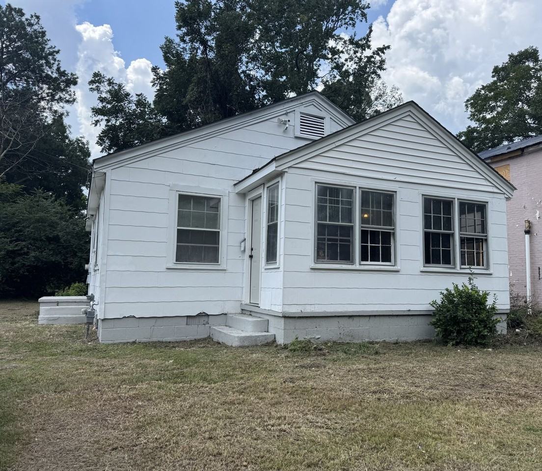709 E Vernon Ave - Photo 3 of 21