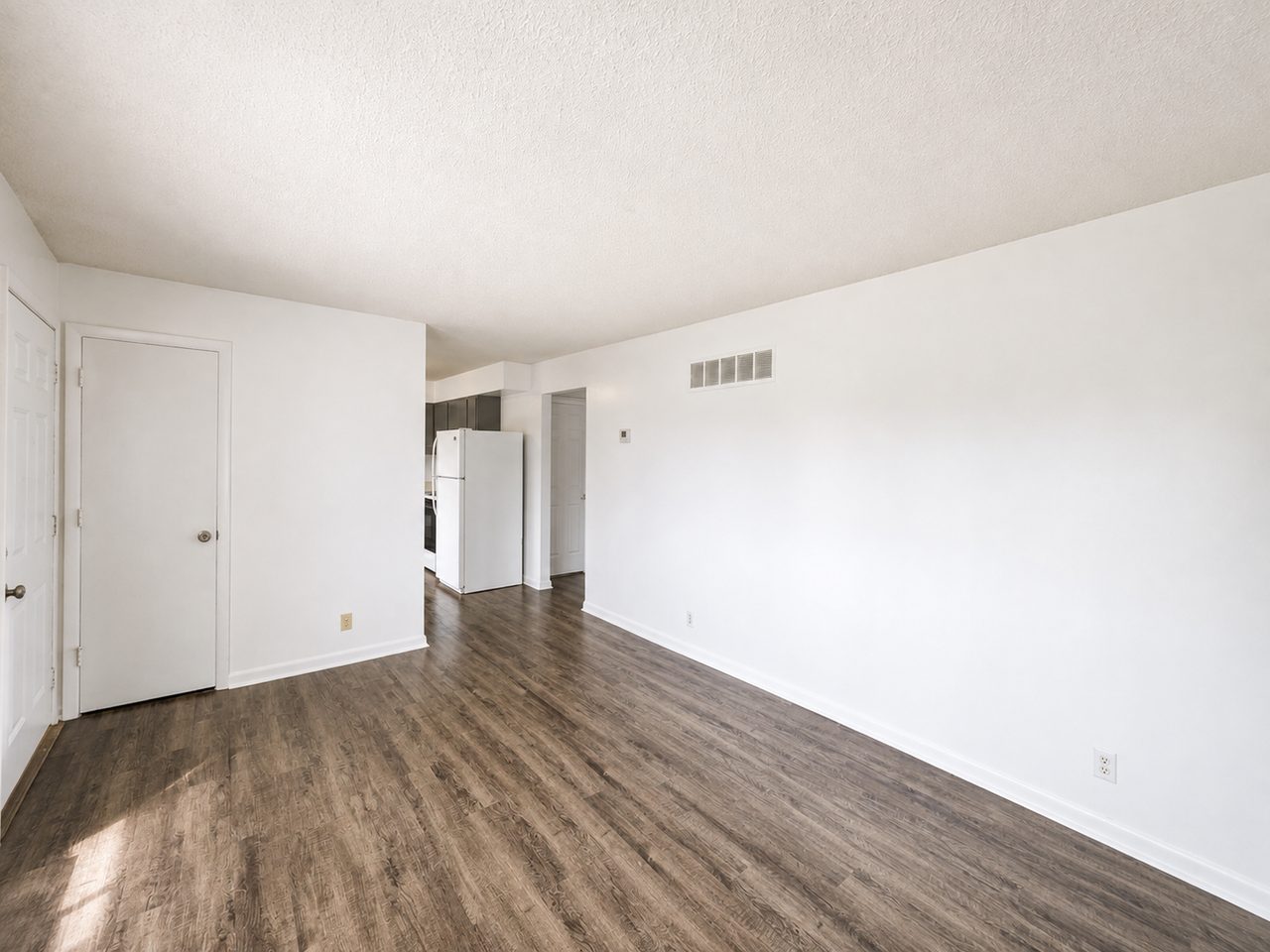 1622 Bristol Ave - Photo 3 of 10