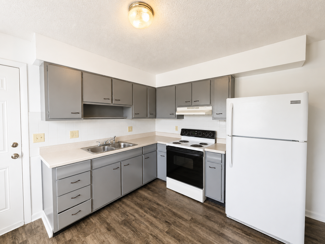 1622 Bristol Ave - Photo 4 of 10
