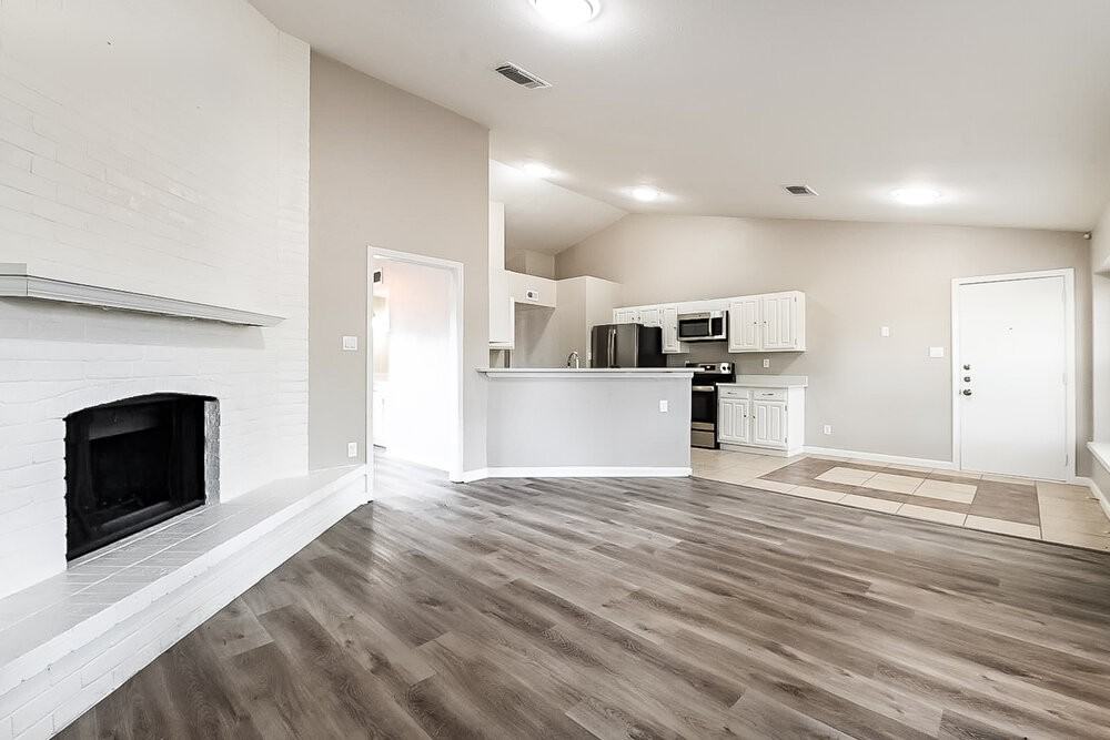 465 Kenya St - Photo 3 of 16