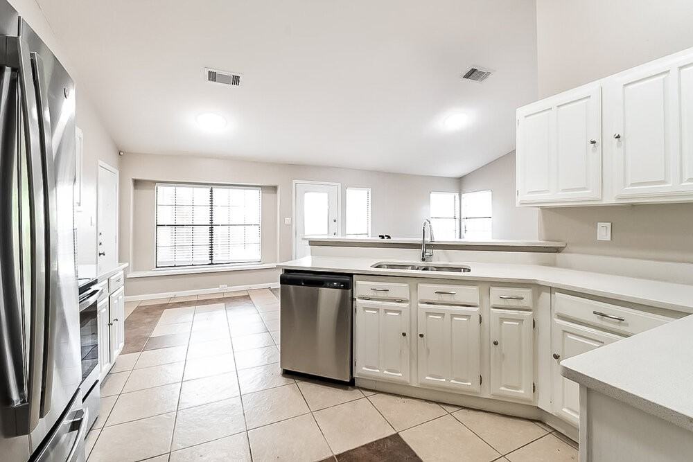 465 Kenya St - Photo 5 of 16