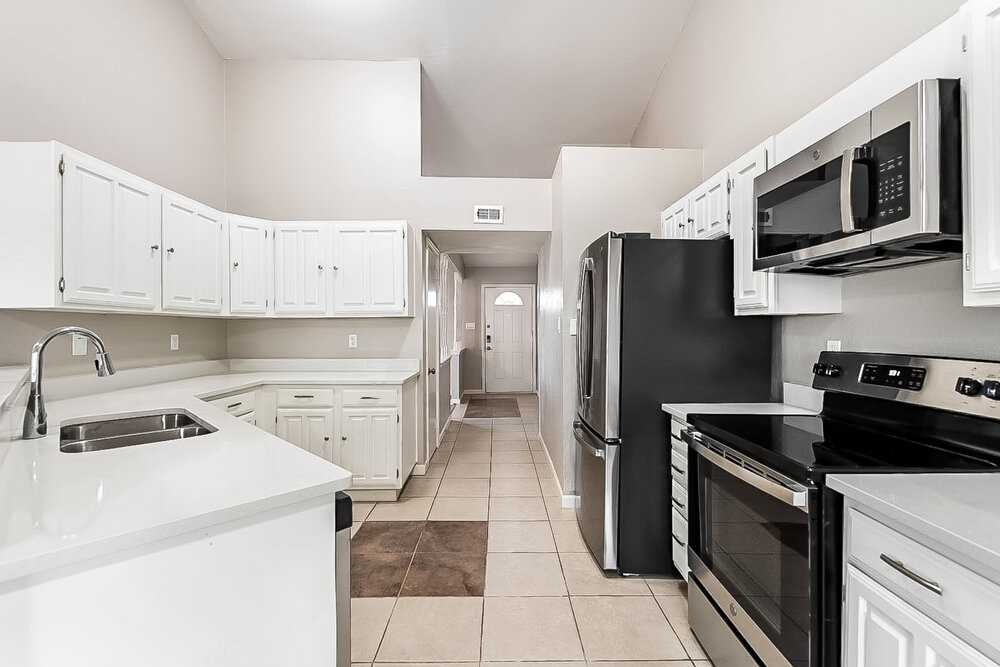 465 Kenya St - Photo 6 of 16