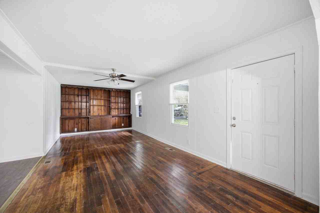 3826 Kingwood Cir - Photo 5 of 27