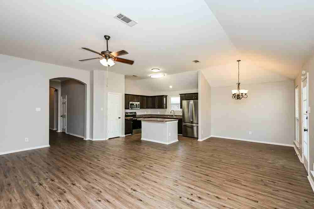 1104 Monticello Dr - Photo 3 of 16