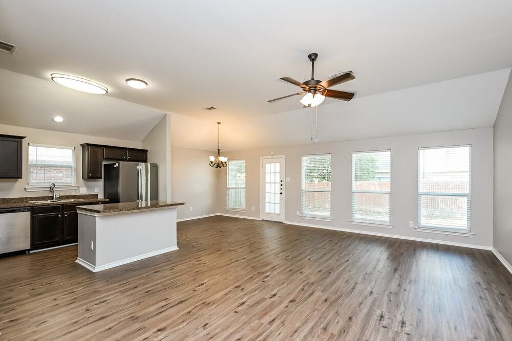 1104 Monticello Dr - Photo 4 of 16