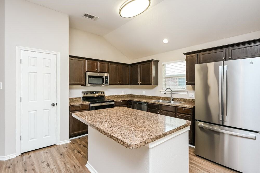 1104 Monticello Dr - Photo 7 of 16