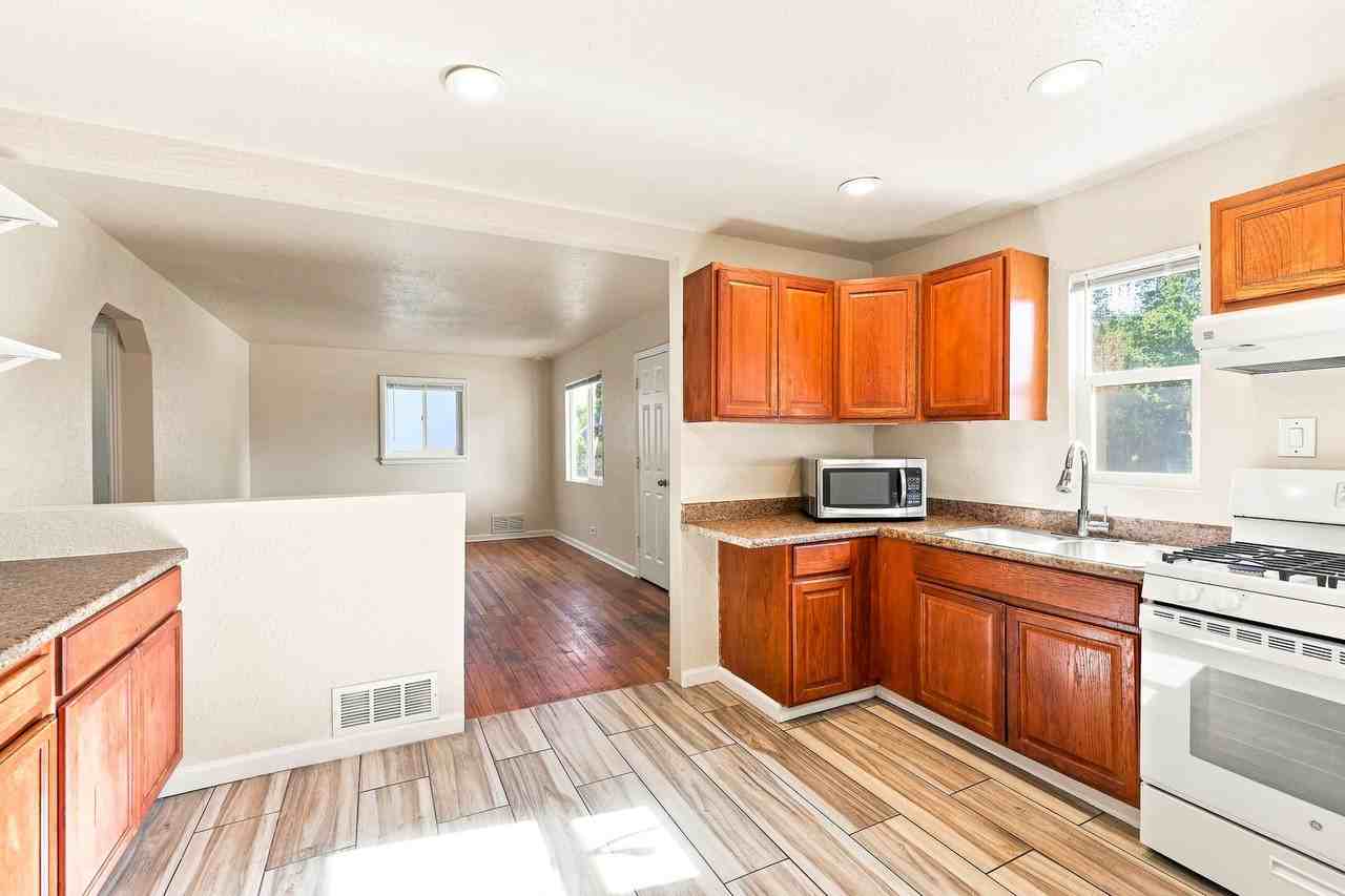 751 Raleigh St - Photo 4 of 18