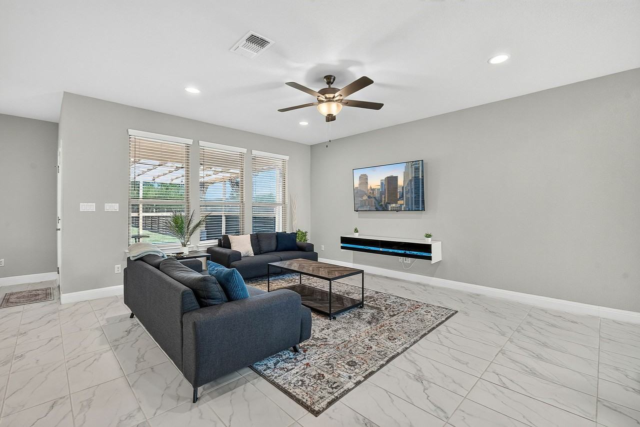 15820 Celosia St - Photo 4 of 29