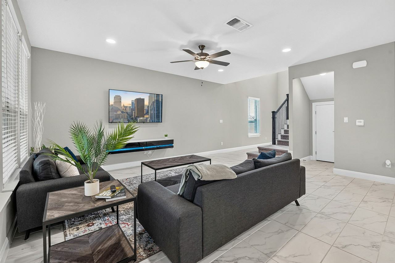 15820 Celosia St - Photo 5 of 29