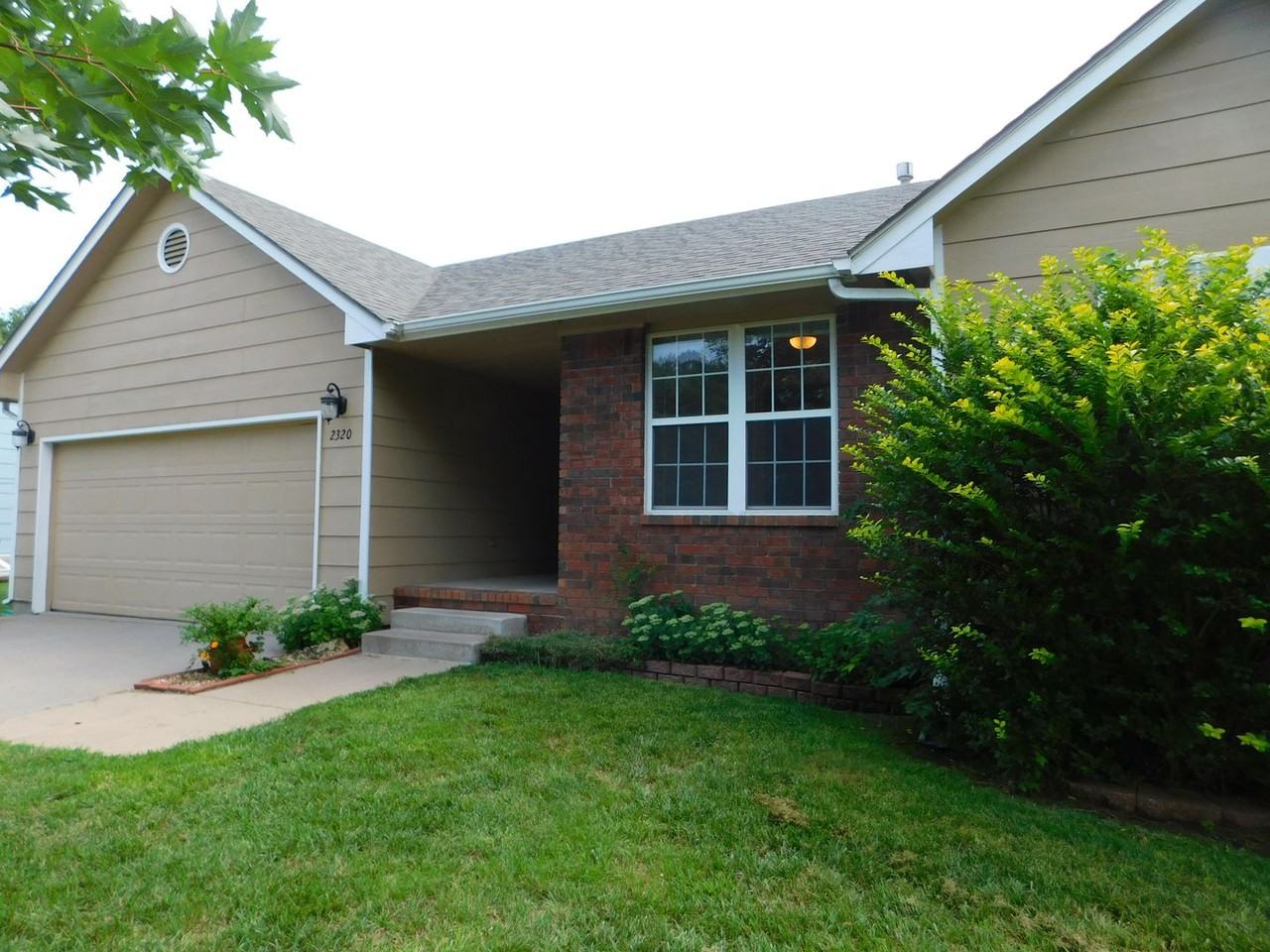 2320 Gentry Ln - Photo 3 of 4