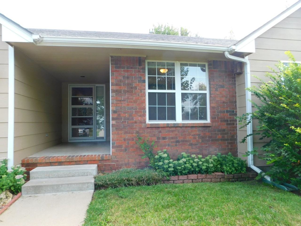 2320 Gentry Ln - Photo 4 of 4