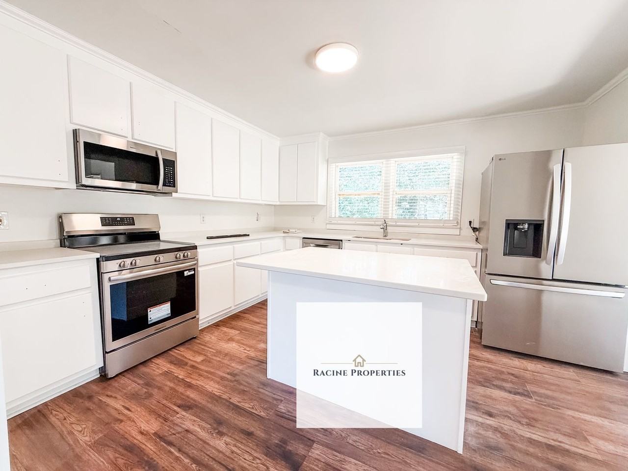 224 West Rd - Photo 5 of 12